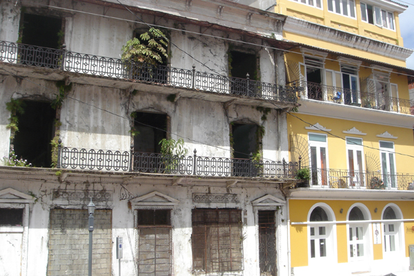 03PA - maison sur la place de la cathédrale