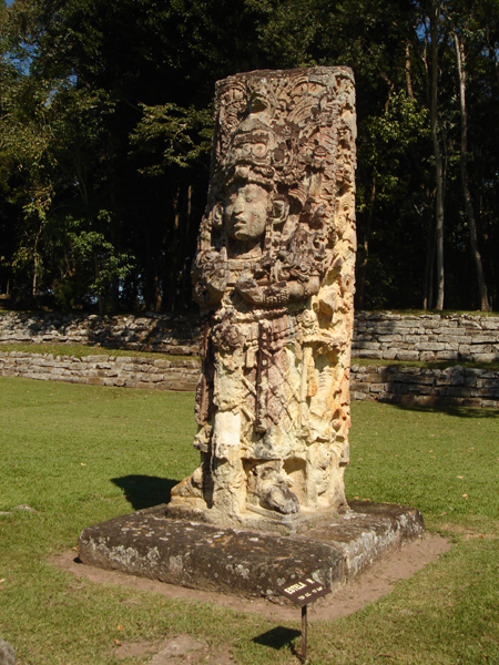 06H - Une des st&egrave;les