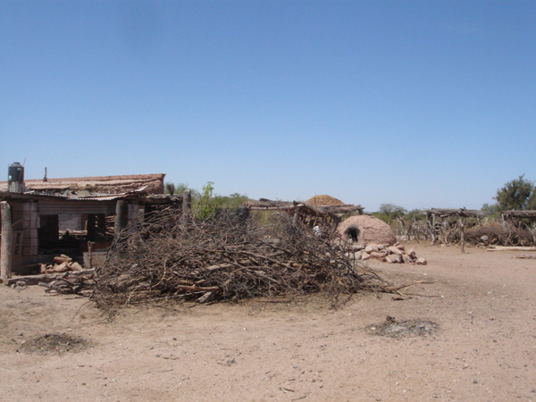 79- -maison sur le bord de la route