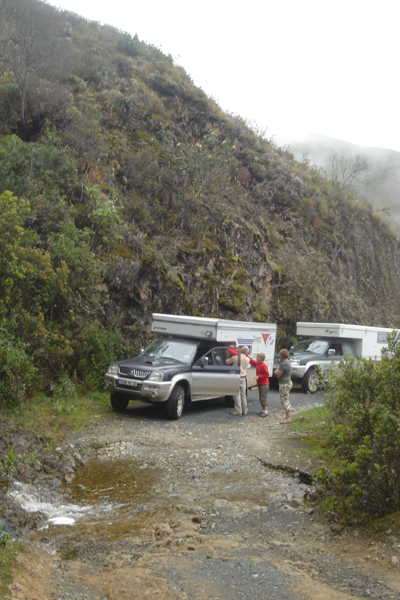 9993P -  plein d'eau dans un torrent