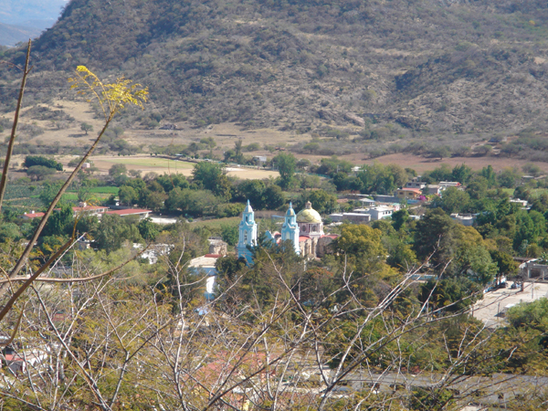M19 - Eglises color&eacute;es en bleu...