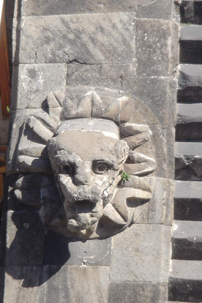 M26 - T&ecirc;te du serpent &agrave; plumes