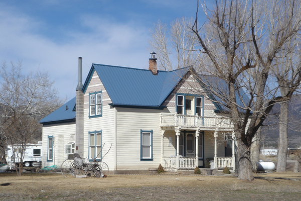 USA62 - Maison sur le bord de la route